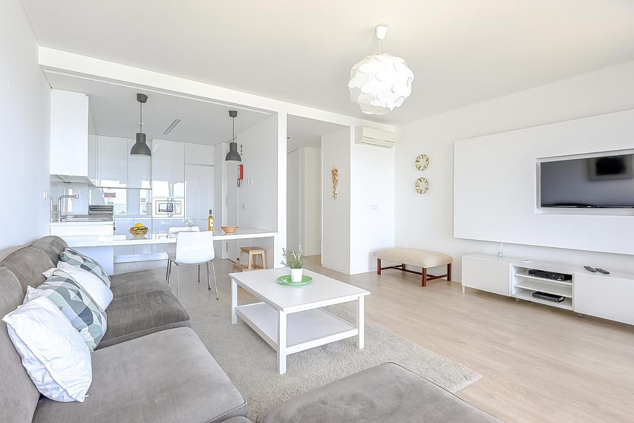 Apartment Ken Blacklock *
