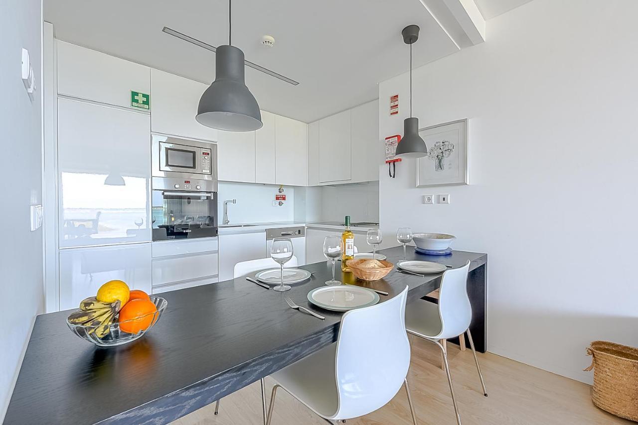 Apartment Ken Blacklock *