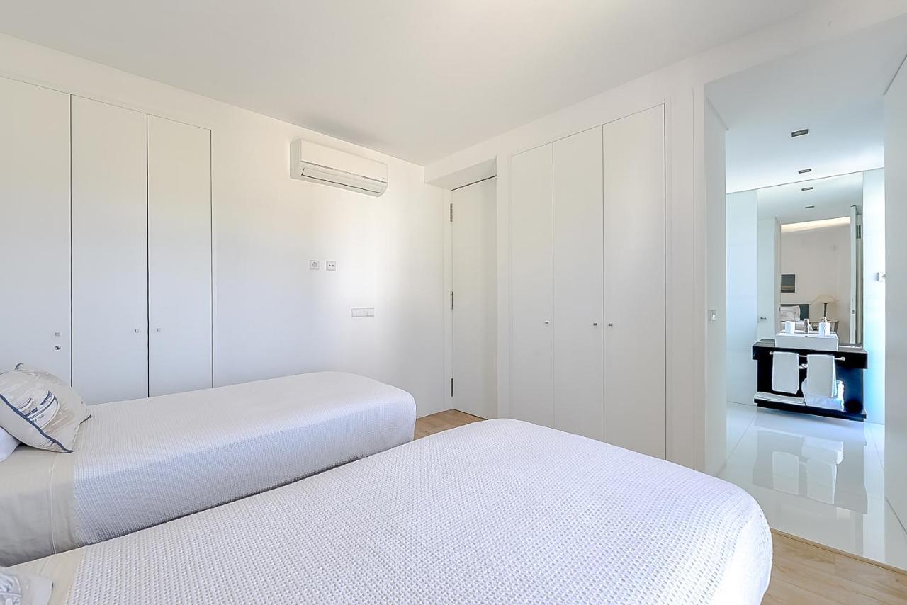 Ken Blacklock Apartment *